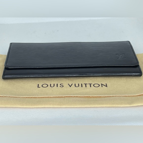 (MT10) Authenticated Louis Vuitton Noir Epi Leather Flap/Checkbook Wallet - Picture 4 of 12